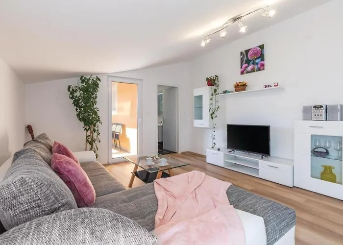 Nena By Guide * Buje